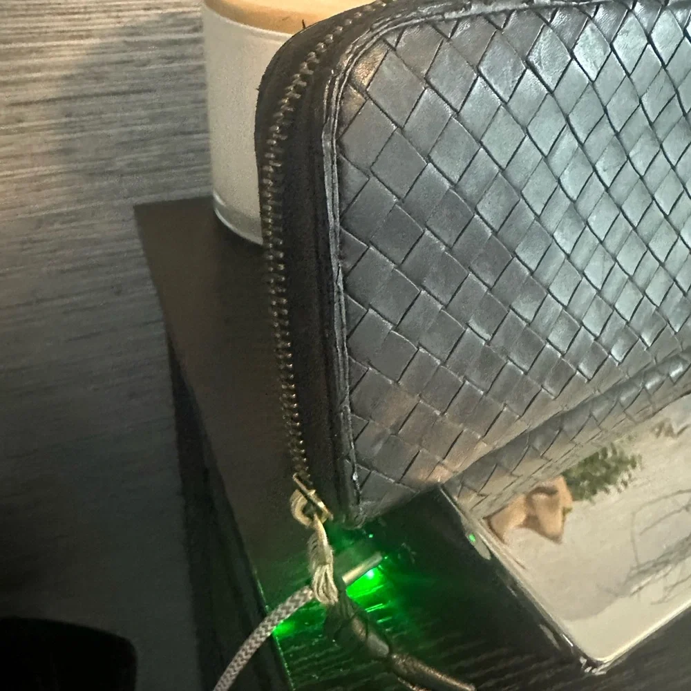 Bottega Veneta Black Woven Wallet - Picture 3 of 9